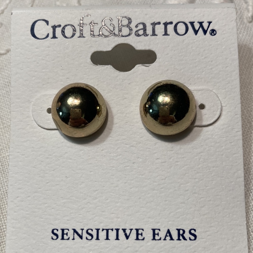 CROFT & BARROW NWOT goldtone pierced earrings for sensitive ears $15